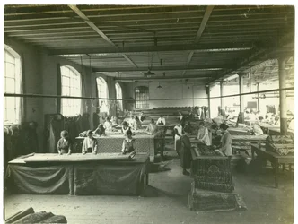 Salle de finition, section Chenille, usine de tapis, 1923